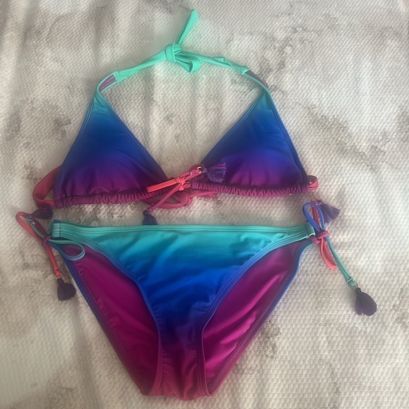 Bleu Rod Beattie Heat of The Moment Triangle Halter Top and Tie Sides Bottom - Picture 6 of 12